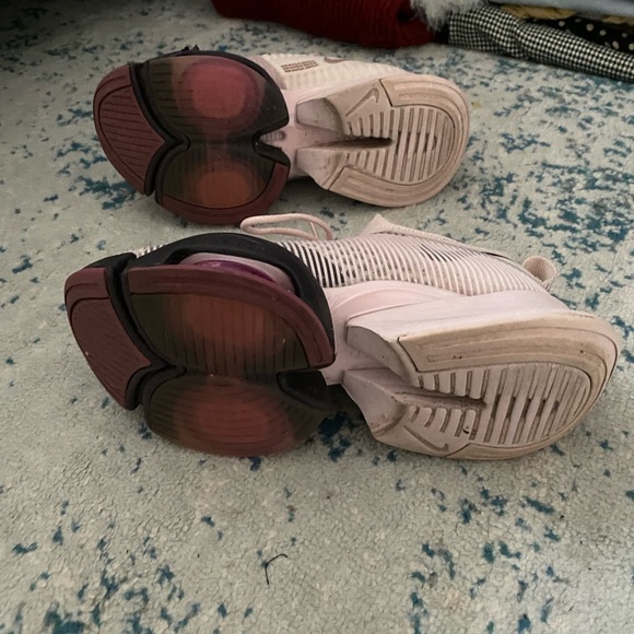 Nike sneakers size 7.5 - Picture 1 of 2